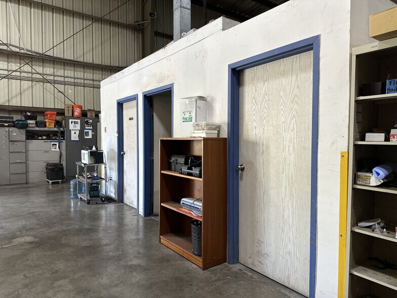 More Photos Of 2312 Kamehameha Hwy, Honolulu Warehouse For Lease