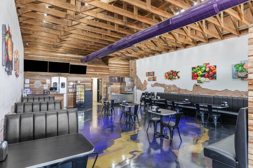 More Photos Of 111 NE Front St, Edgewood Storefront For Sale