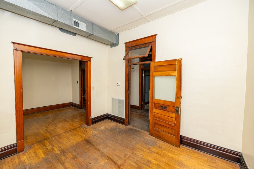 More Photos Of 108 S Santa Fe Ave, Salina General Retail For Lease