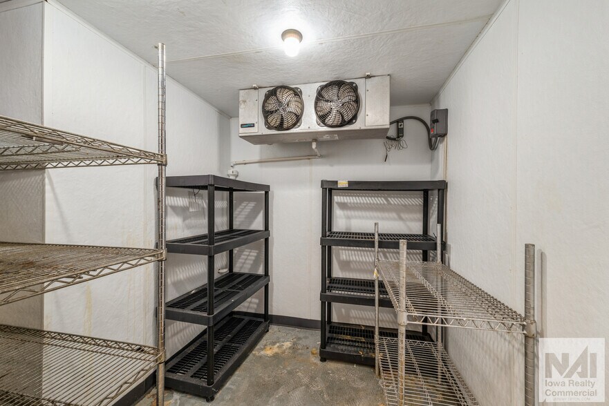 More Photos Of 115 E Main St, Coggon General Retail For Sale