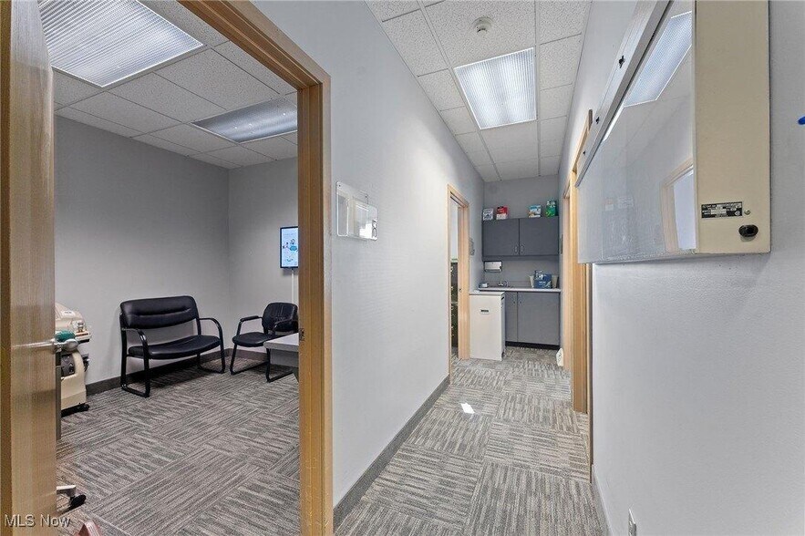 More Photos Of 925 Trailwood Dr, Youngstown Medical For Sale