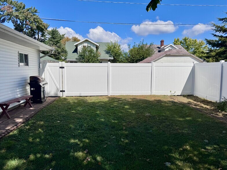 More Photos Of 1415 4th St, Fulton Storefront Retail Residential For Sale