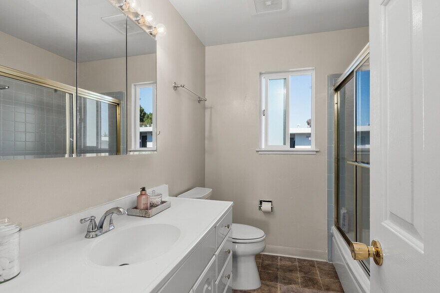 More Photos Of 155 Nova Albion Way, San Rafael Apartments For Sale