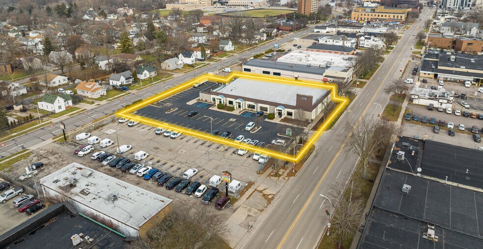 More Photos Of 176 S Main St, Mount Clemens Office For Lease