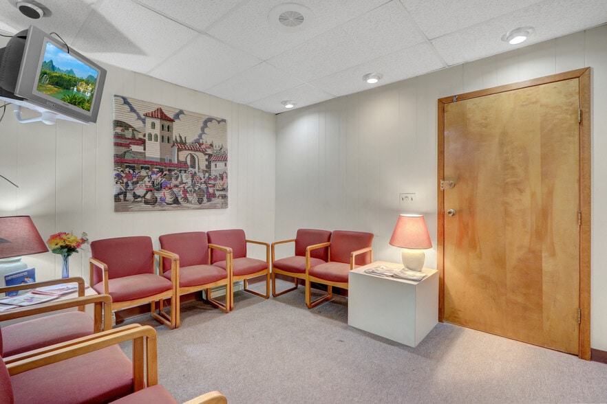 More Photos Of 454 Deer Park Ave, Babylon Office For Sale