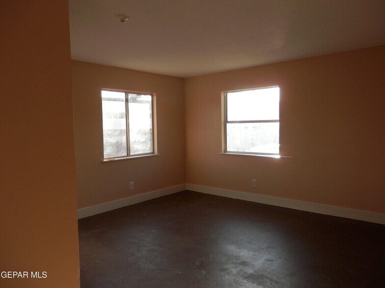 More Photos Of 187 N Awbrey St, El Paso Apartments For Sale