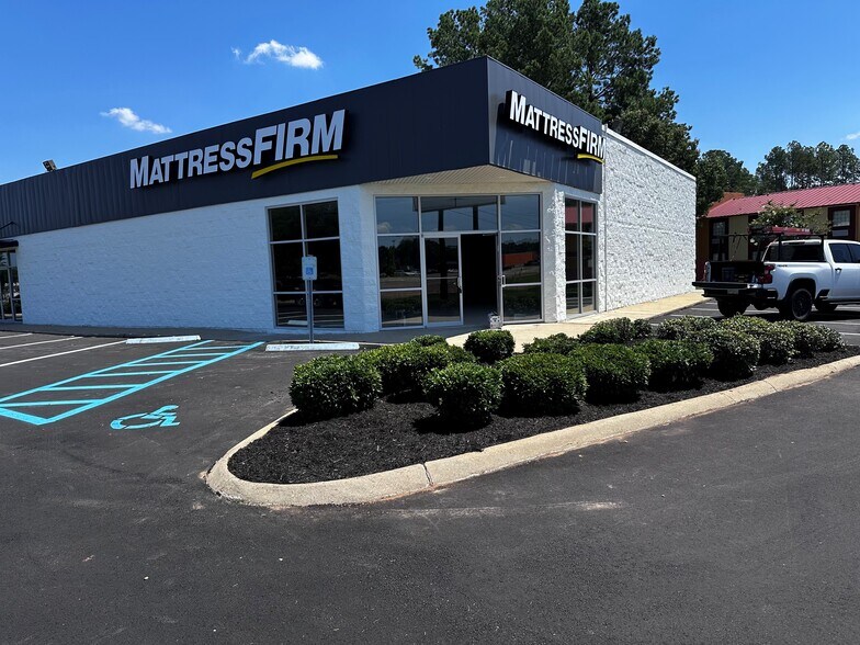 More Photos Of 890 Highway 49 S, Richland Freestanding For Lease