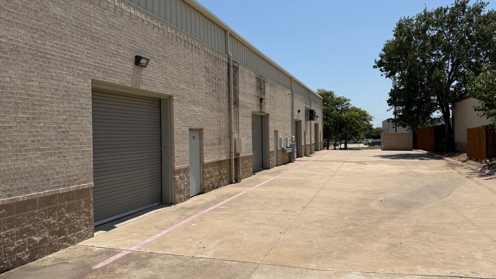 More Photos Of 2433 Tarpley Rd, Carrollton Warehouse For Lease