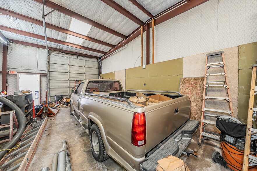 More Photos Of 424 S Bryan Belt Line Rd, Mesquite Flex For Sale