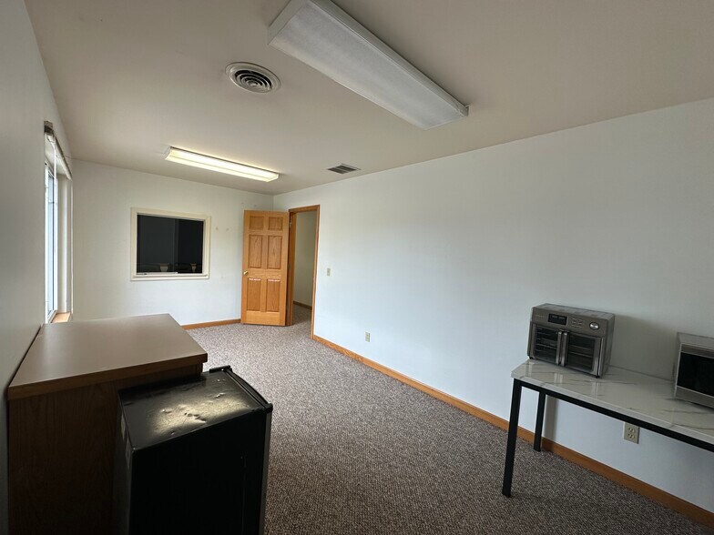 More Photos Of 6523 Stadium Dr, Kalamazoo Medical For Lease