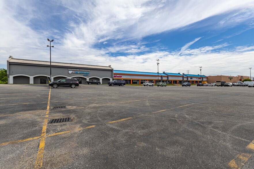 More Photos Of 3643-3749 Commercial Dr, Indianapolis Unknown For Lease