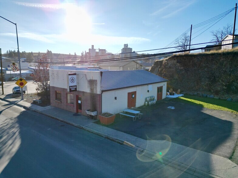 More Photos Of 505 King st, Cottonwood General Retail For Sale