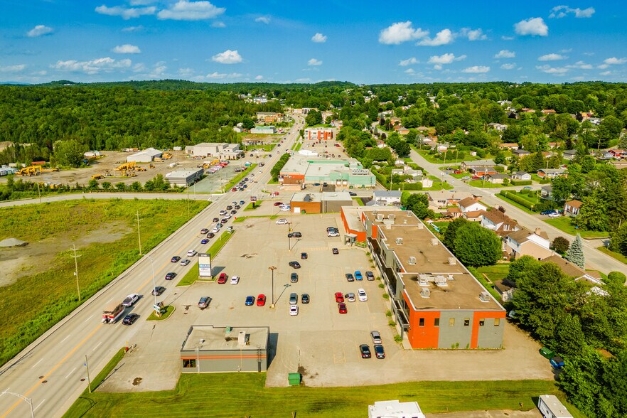 More Photos Of 2140 St King E, Sherbrooke General Retail For Lease