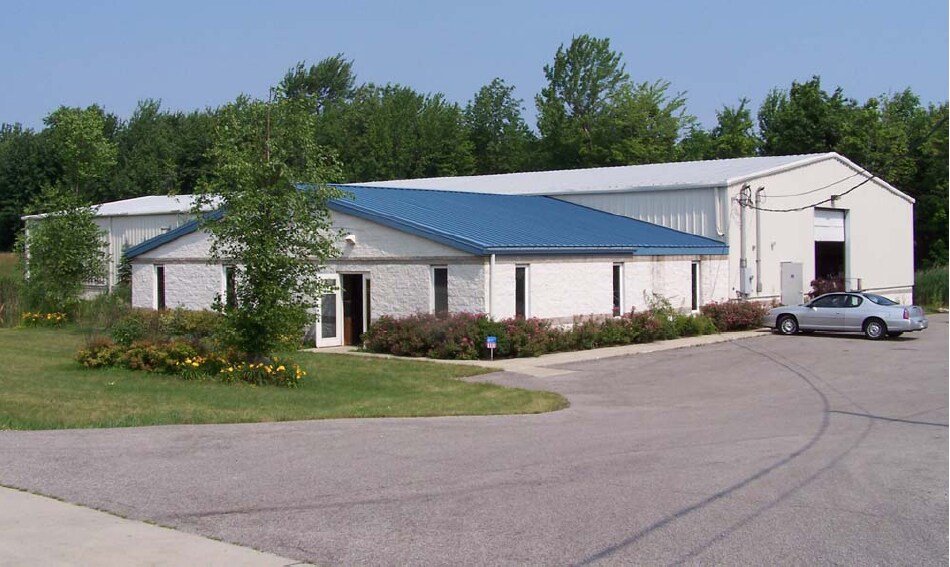 Primary Photo Of 725 Pleasant Ave, Geneva Manufacturing For Sale