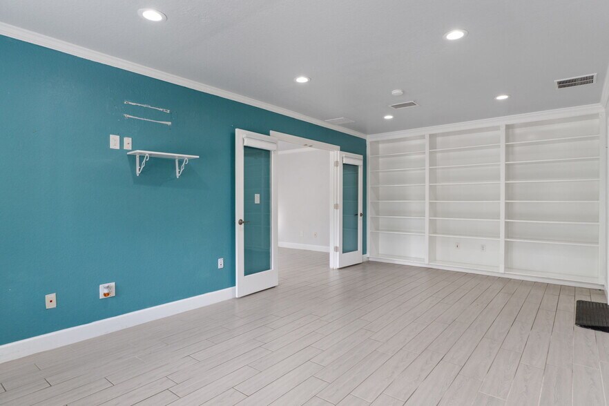 More Photos Of 17110 Gunn Hwy, Odessa Loft Creative Space For Sale