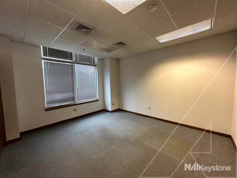 More Photos Of 1114-1124 Commons Blvd, Reading Flex For Sale