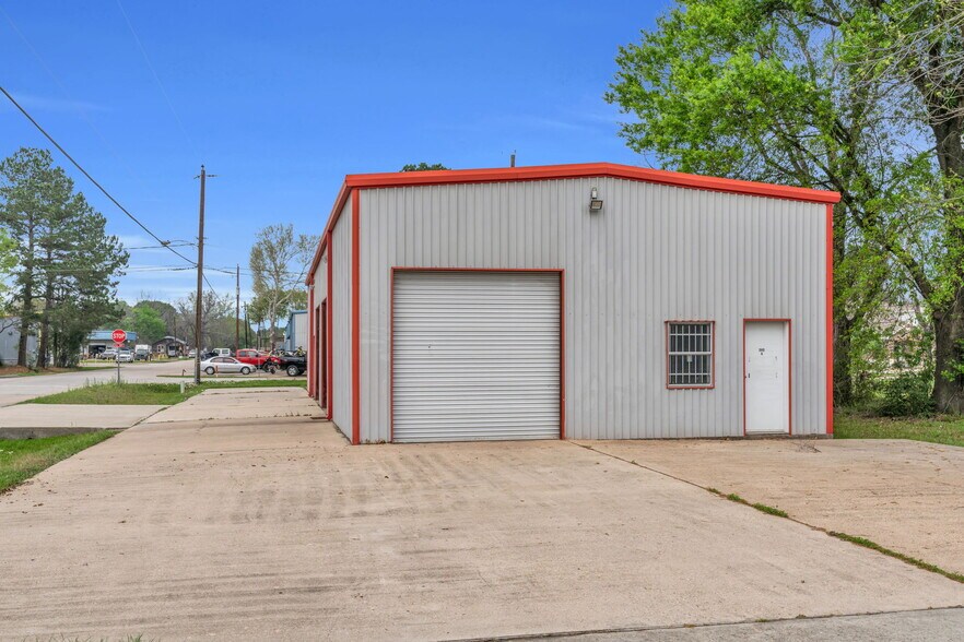 More Photos Of 340 Mechanic St, Tomball Light Distribution For Lease
