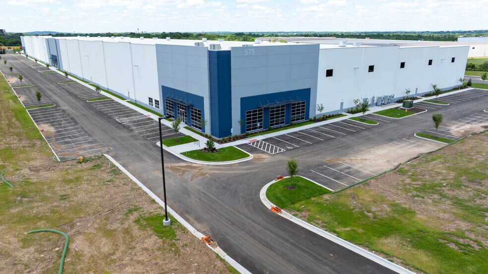 More Photos Of 575 Maddox Simpson Pkwy, Lebanon Distribution For Lease