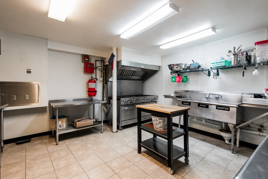 More Photos Of 3442 McDougall St, Detroit Office For Sale