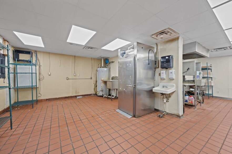 More Photos Of 1301 Gum Branch Rd, Jacksonville Restaurant For Lease