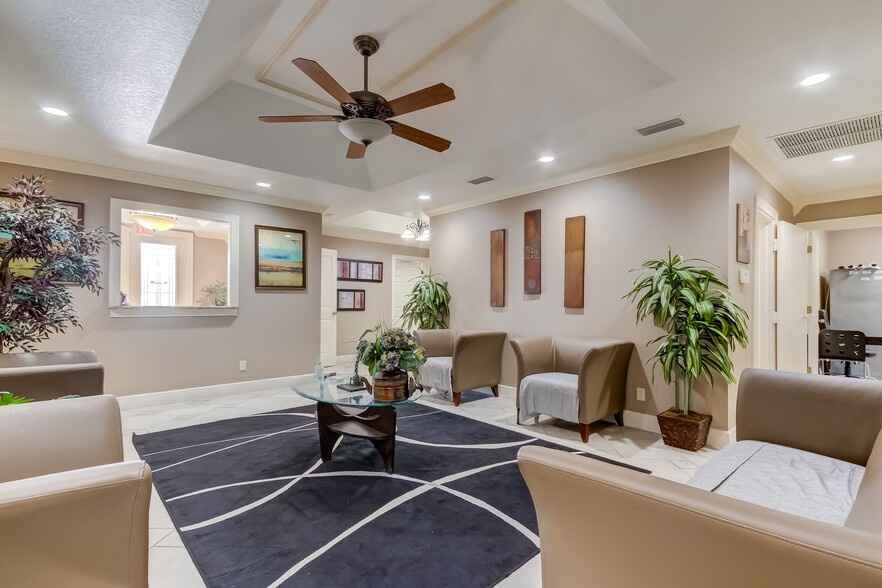 More Photos Of 3775 Central Ave, Saint Petersburg Medical For Lease