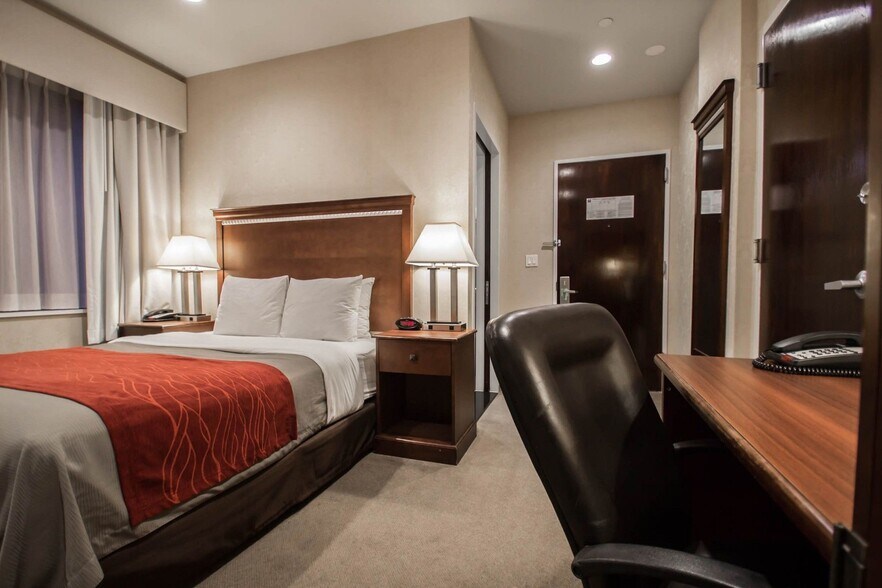 More Photos Of 61 Chrystie St, New York Shelter For Sale