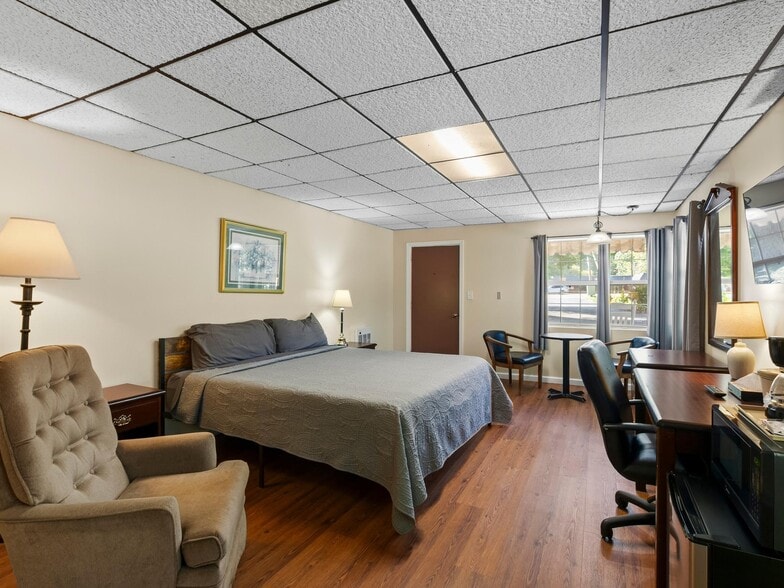 More Photos Of 2474 Soco Rd, Maggie Valley Hotel For Sale