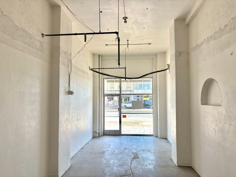 More Photos Of 300-308 W Jefferson Blvd, Dallas Storefront For Lease