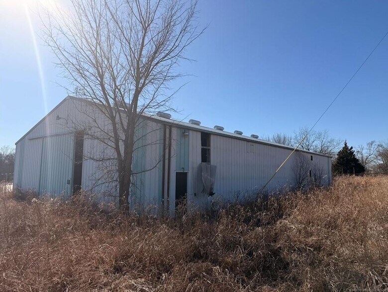 More Photos Of 3600 Kennedy Rd, Okmulgee Warehouse For Sale