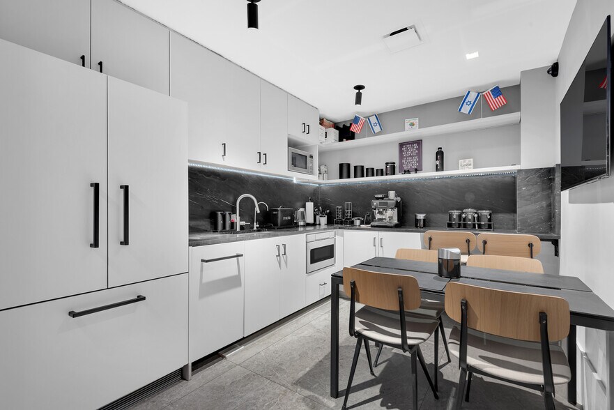 More Photos Of 32 W 39th St, New York Loft Creative Space For Lease