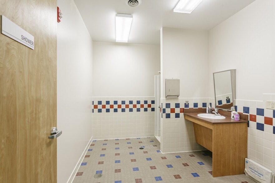 More Photos Of 636 W Washington St, Geneva Office For Sale