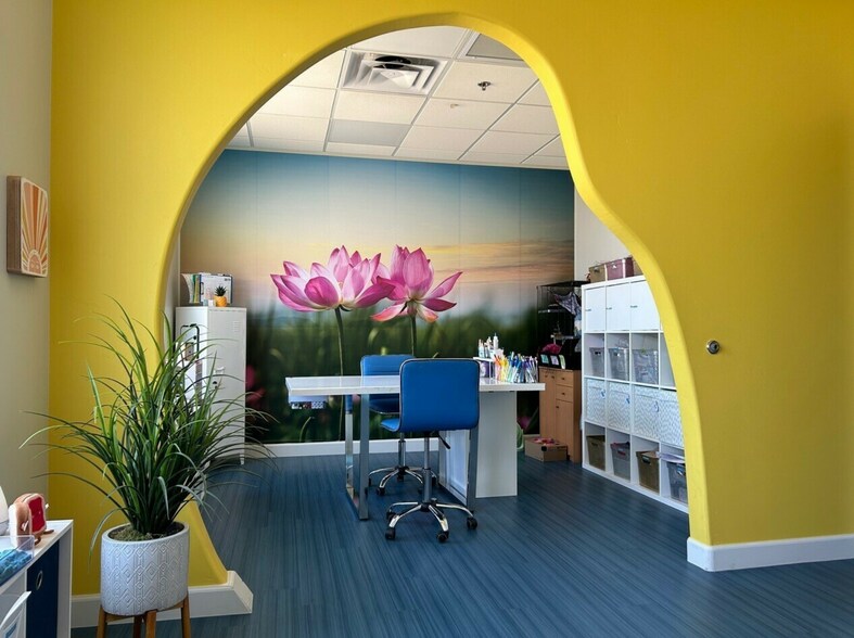 More Photos Of 15601 N 40th St, Phoenix Office For Sale