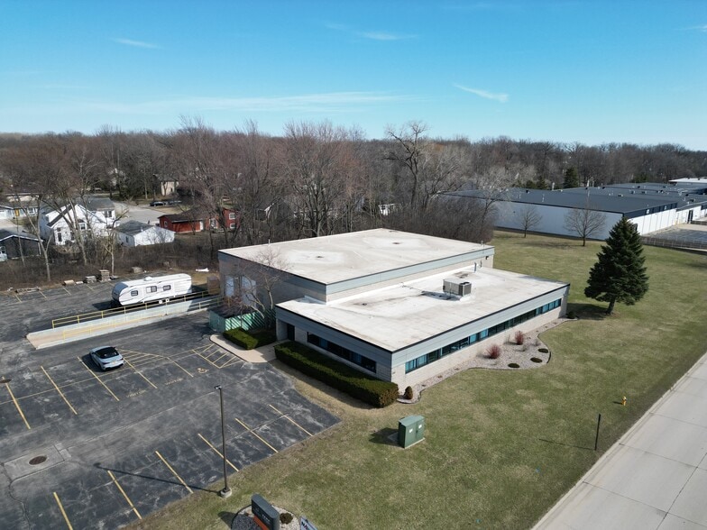 Primary Photo Of 2362 Industrial Dr, Neenah Warehouse For Lease