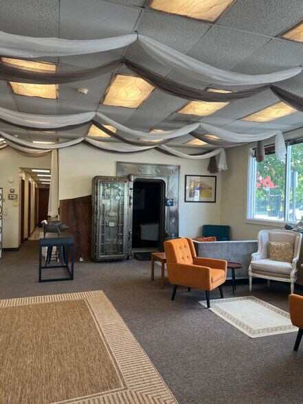 More Photos Of 502 Trade St, Amity Freestanding For Sale