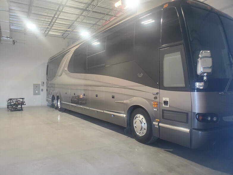 More Photos Of 195 Basik Dr, Naples Warehouse For Sale