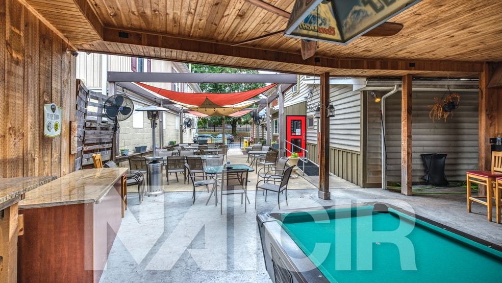 More Photos Of 15 Mill St, Middletown General Retail For Sale