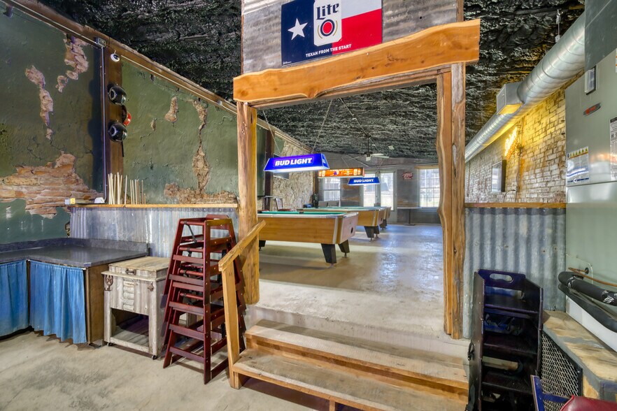 More Photos Of 514-520 N Railroad St, Burton Restaurant For Lease