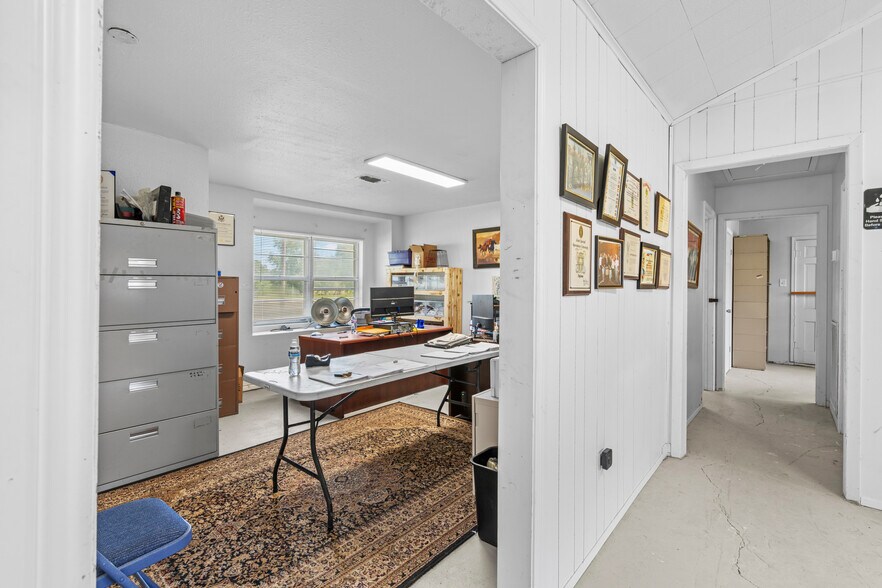 More Photos Of 9772 FM 1696 Rd, Bedias Storefront For Sale
