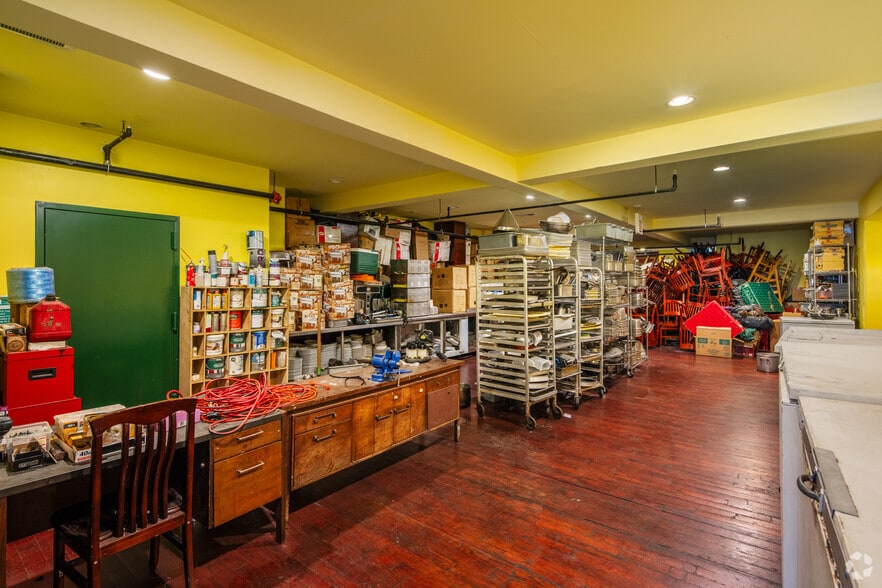 More Photos Of 737-739 N La Salle Dr, Chicago Storefront Retail Office For Sale