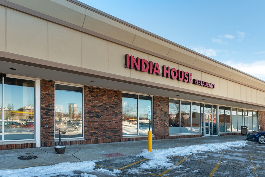 More Photos Of 675 W Golf Rd, Hoffman Estates Storefront For Lease