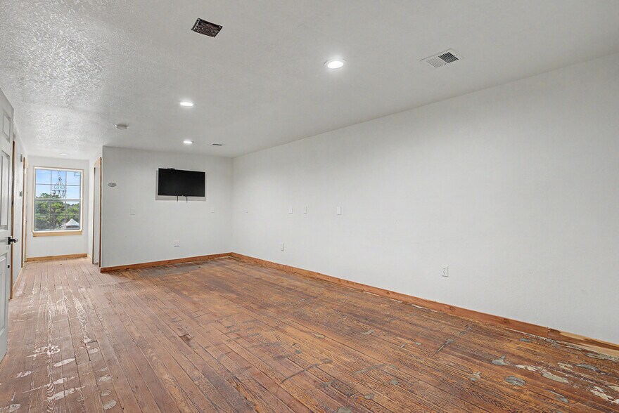 More Photos Of 109 Main St SE, Gravette Office For Sale
