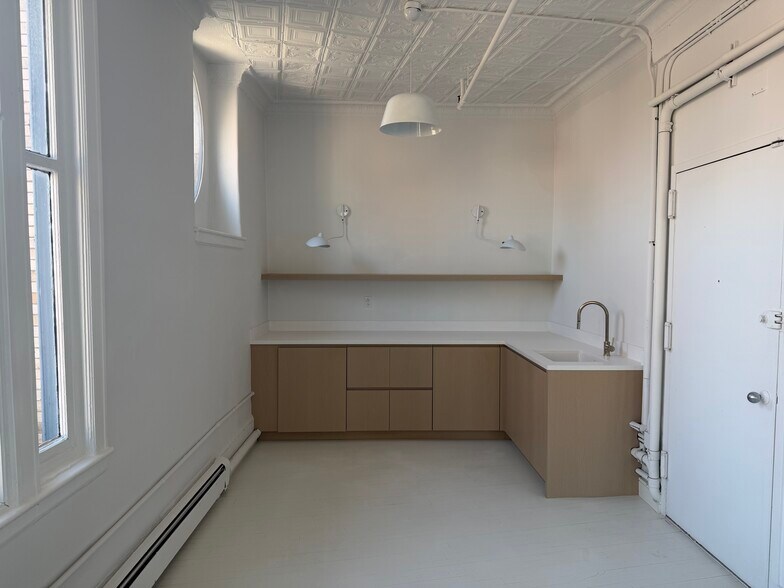 More Photos Of 285 W Broadway, New York Office For Lease