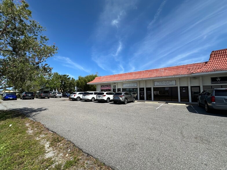 More Photos Of 115 N Tamiami Trl, Nokomis Office For Sale