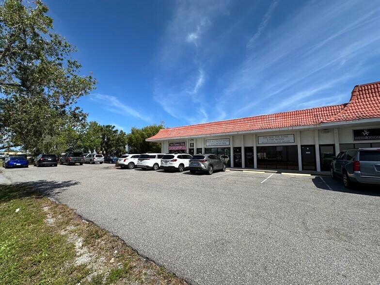 More Photos Of 115 N Tamiami Trl, Nokomis Office For Sale