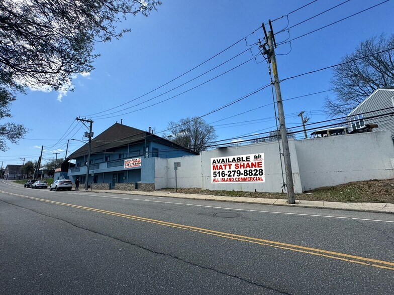 More Photos Of 120-124 Laurel Rd, East Northport Freestanding For Sale
