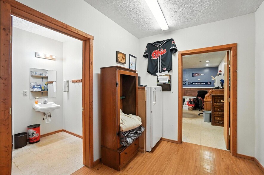 More Photos Of 103 Quinter Farm Rd, Englewood Freestanding For Sale