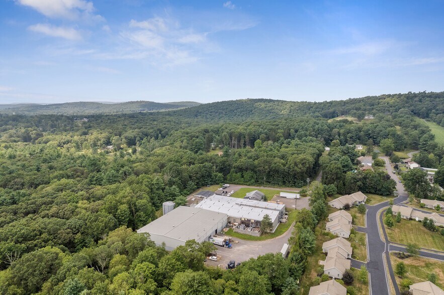 More Photos Of 555 Country Club Rd, Dallas Warehouse For Sale