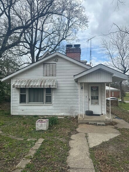 More Photos Of 408 E Main St, Sparta Specialty For Sale