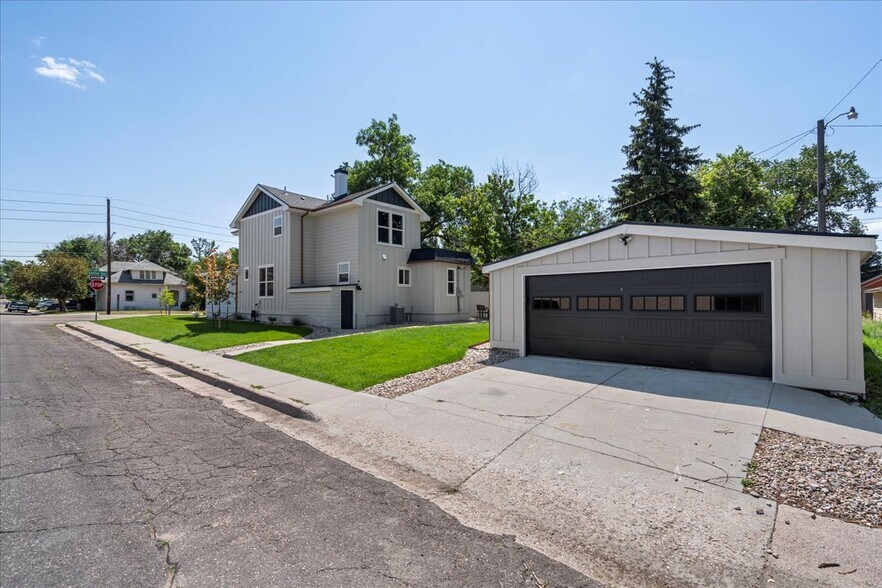 More Photos Of 2722 Central Ave, Cheyenne Light Distribution For Sale