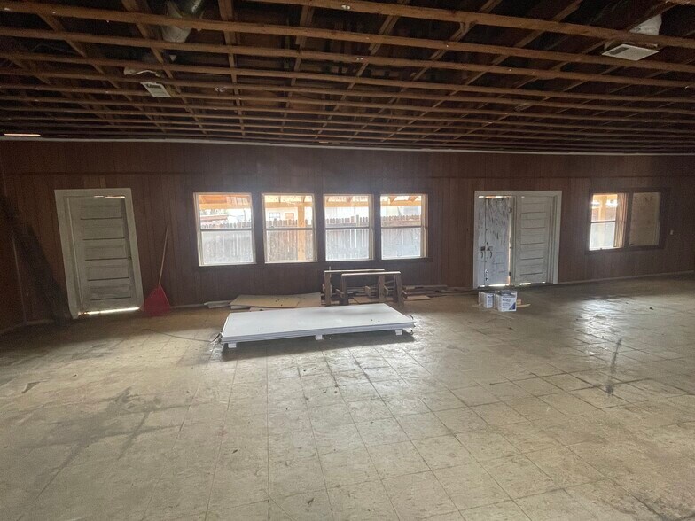 More Photos Of 417 S Prairie St, Pilot Point Land For Sale